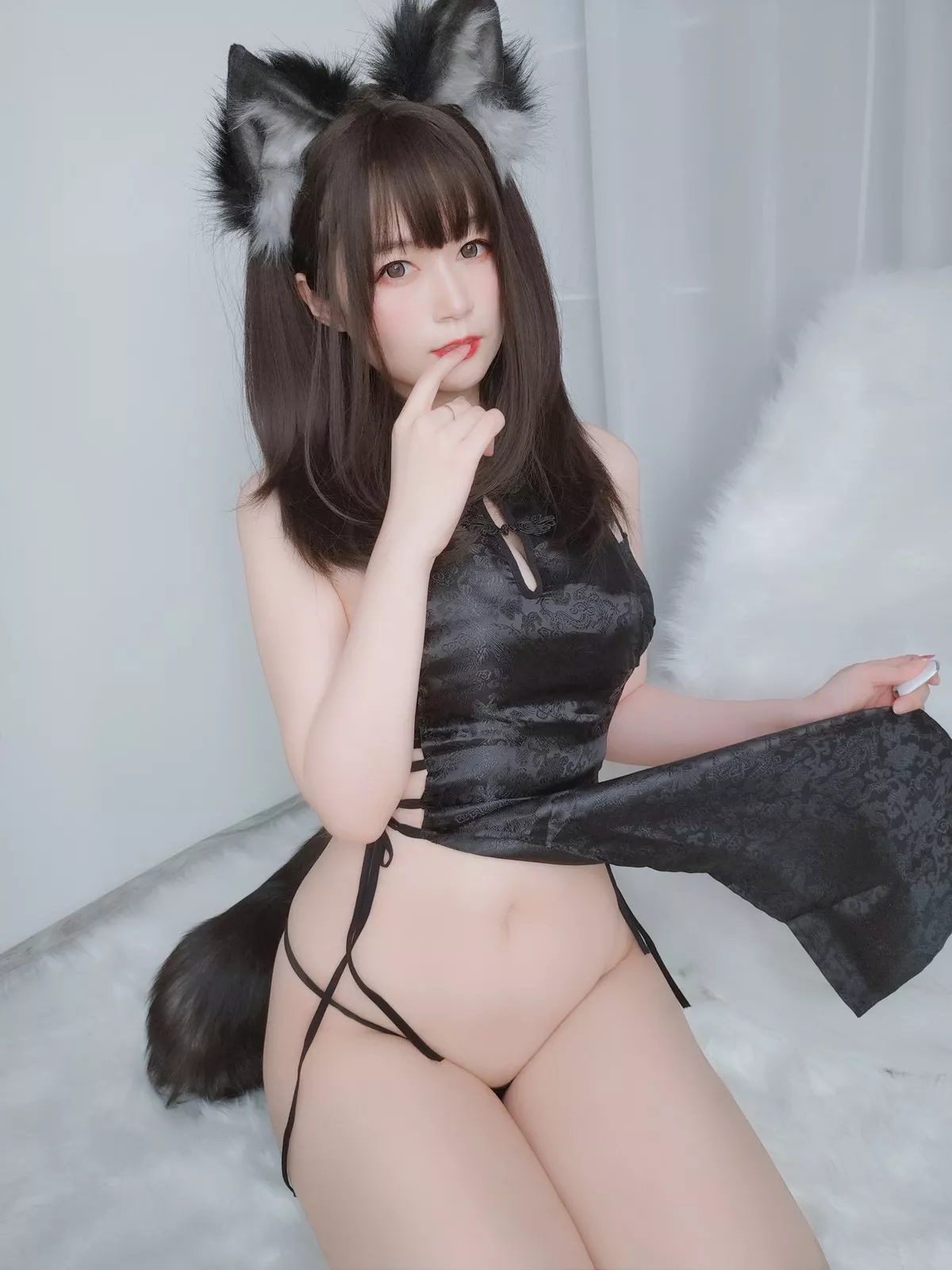 Coser小姐姐白银81小黑狼主题私房性感黑色高开情趣旗袍露翘臀美腿诱惑写真104P