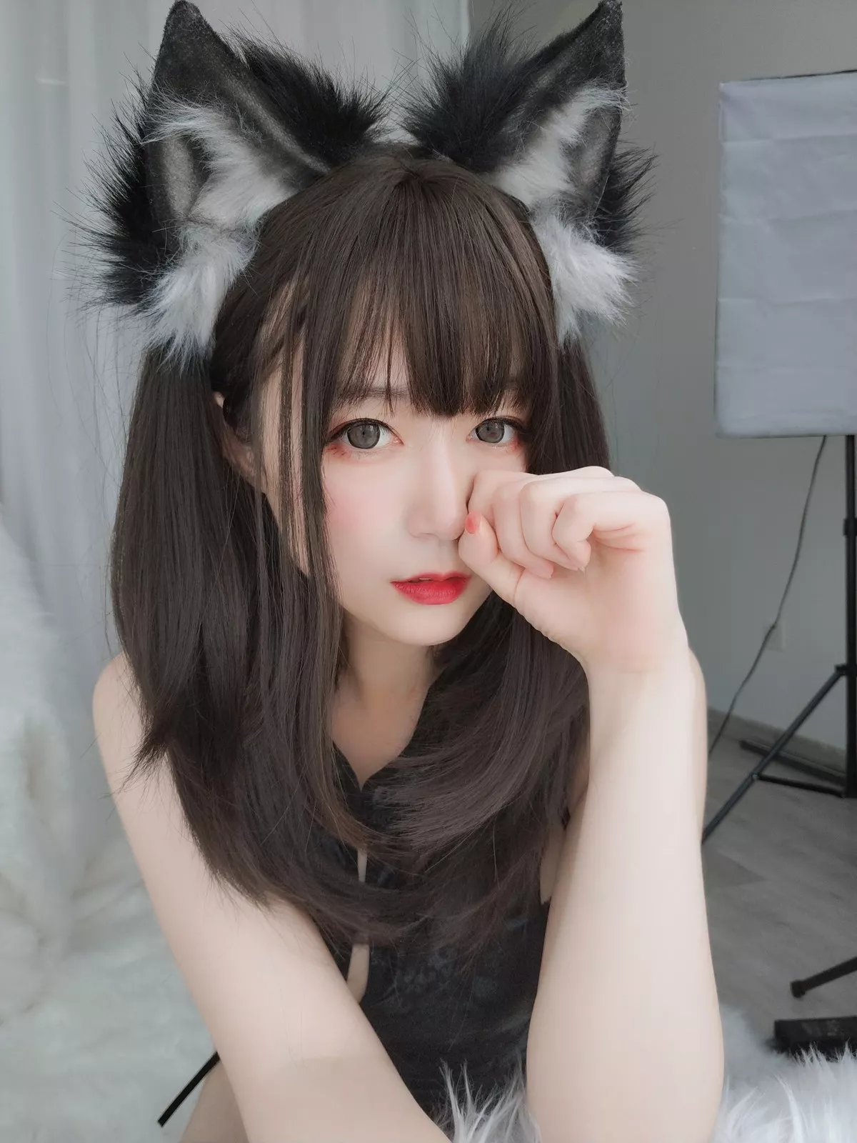 Coser小姐姐白银81小黑狼主题私房性感黑色高开情趣旗袍露翘臀美腿诱惑写真104P