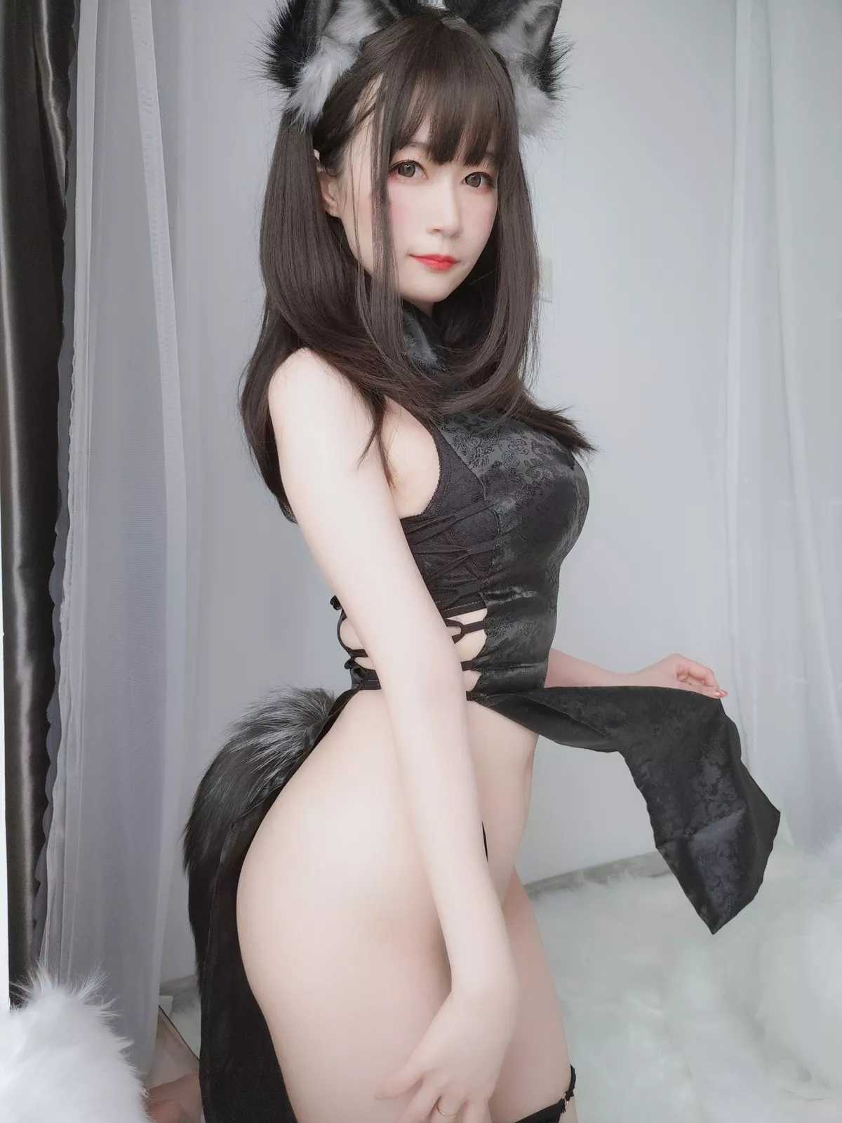 Coser小姐姐白银81小黑狼主题私房性感黑色高开情趣旗袍露翘臀美腿诱惑写真104P