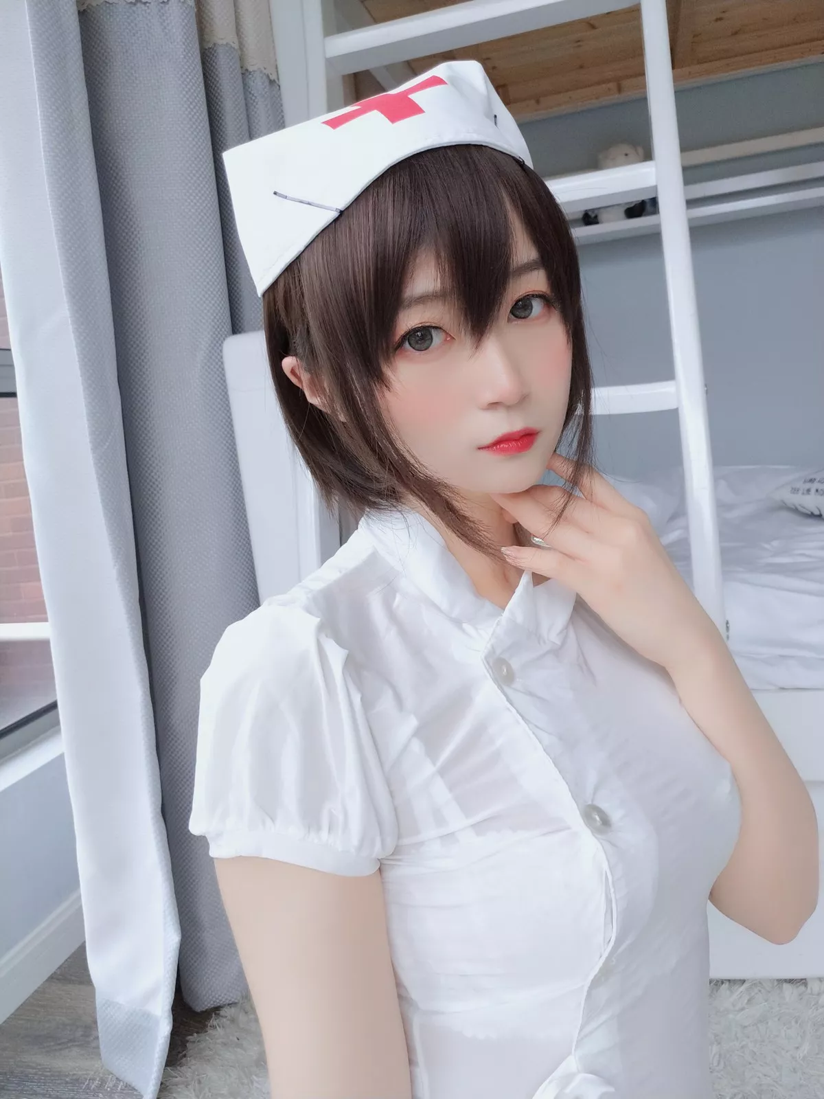 Coser小姐姐白银81白丝主题私房性感护士装配超薄白丝裤袜秀翘臀撩人诱惑写真51P