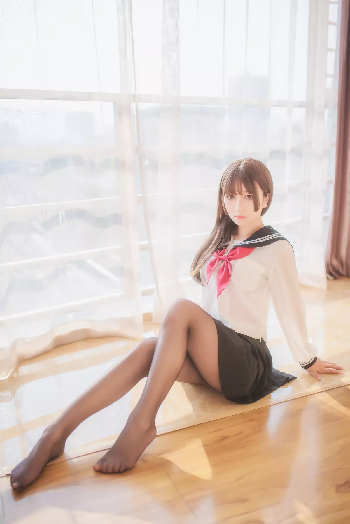 网红Coser白金Saki黑丝水手服主题私房性感水手服配超薄黑丝裤袜完美诱惑写真36P