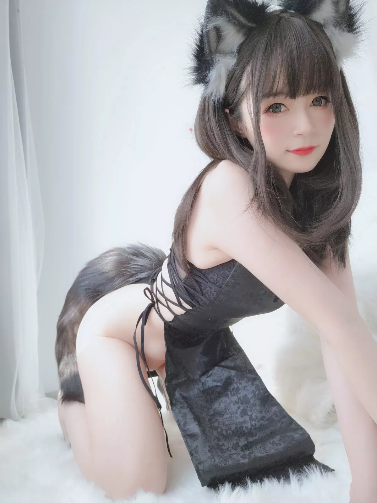 Coser小姐姐白银81小黑狼主题私房性感黑色高开情趣旗袍露翘臀美腿诱惑写真104P