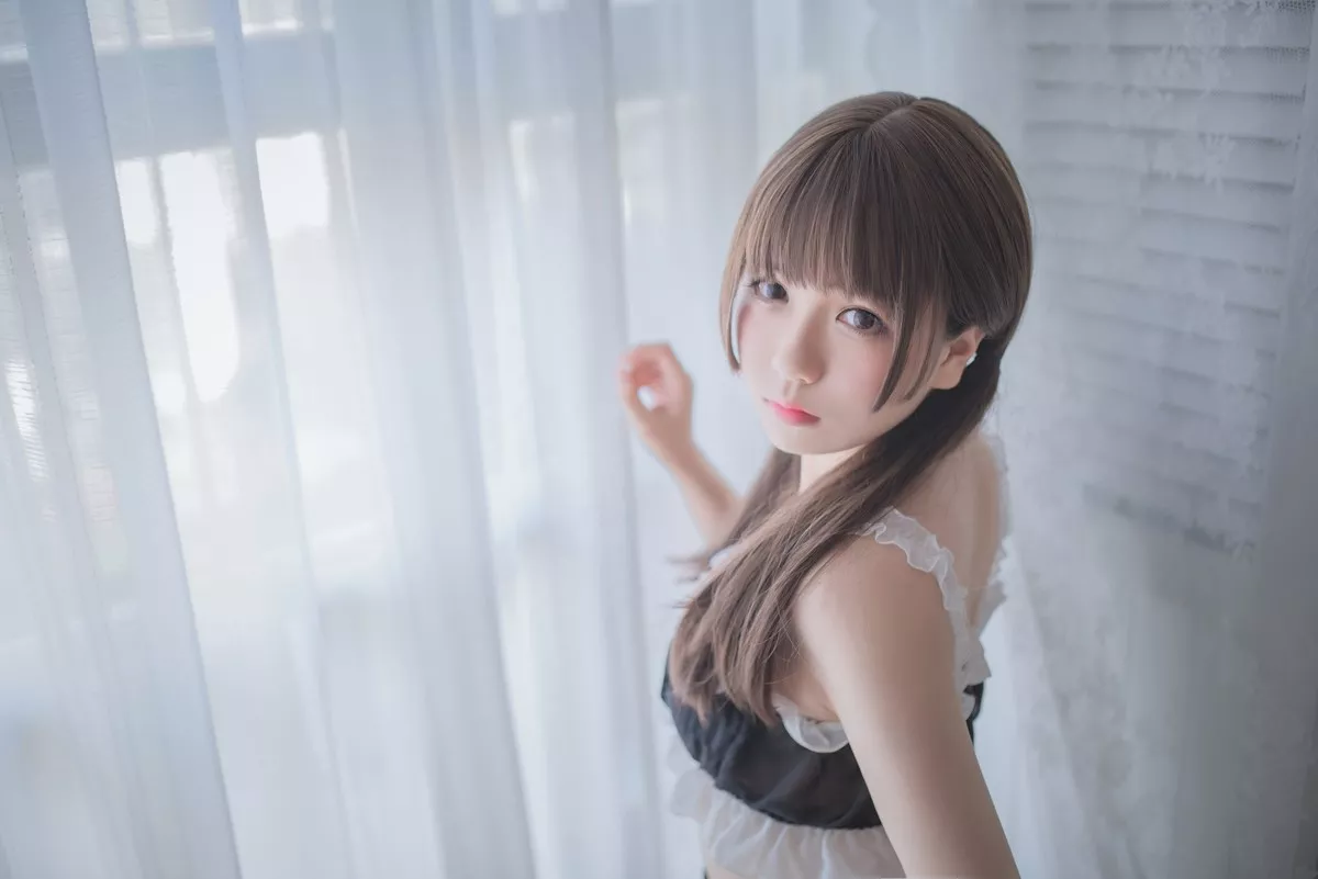 网红Coser白金Saki私房吊带袜主题性感黑色女仆内衣配黑色蕾丝吊袜诱惑写真25P