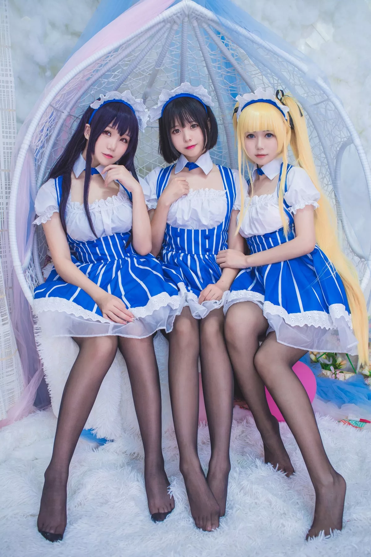 网红Coser白金Saki三个女仆合集主题性感姐妹花女仆装配黑丝秀美腿诱惑写真21P