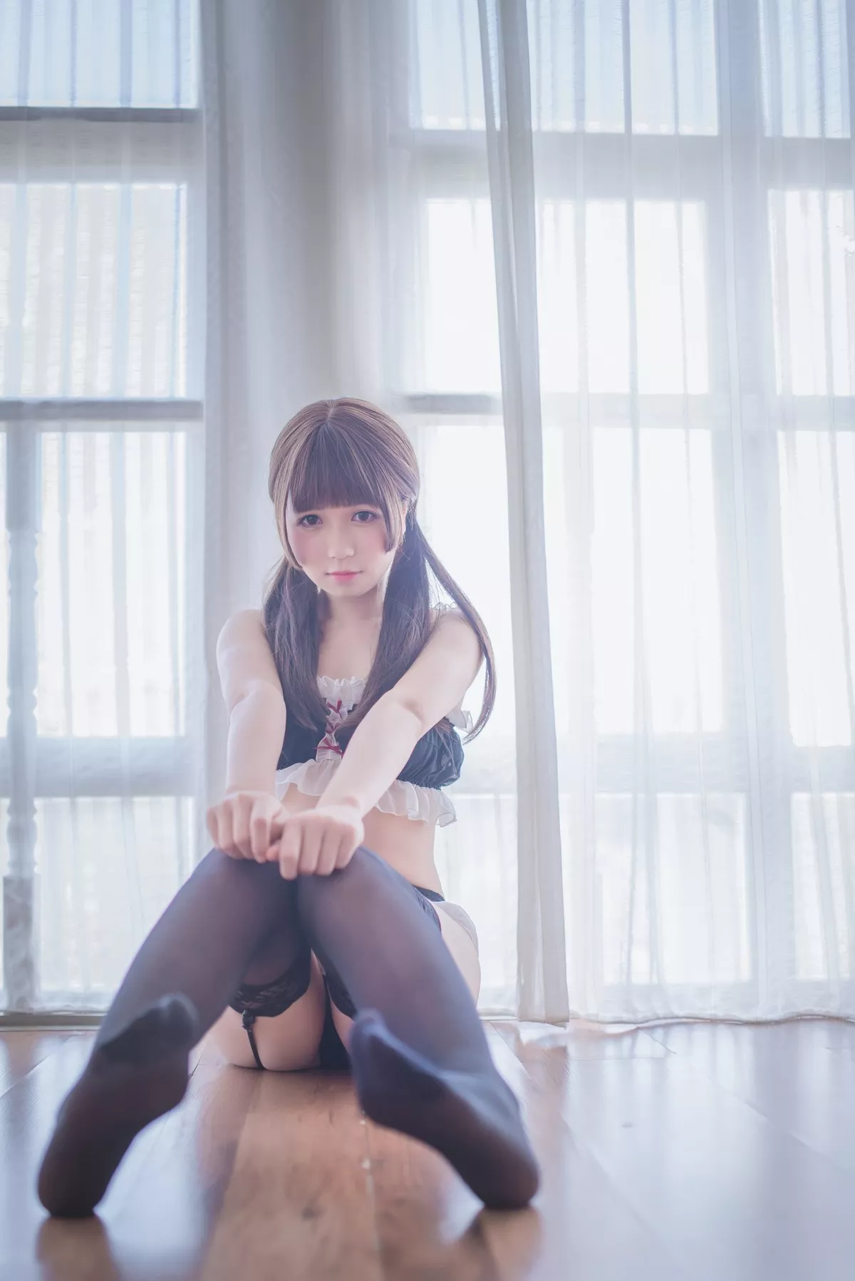 网红Coser白金Saki私房吊带袜主题性感黑色女仆内衣配黑色蕾丝吊袜诱惑写真25P