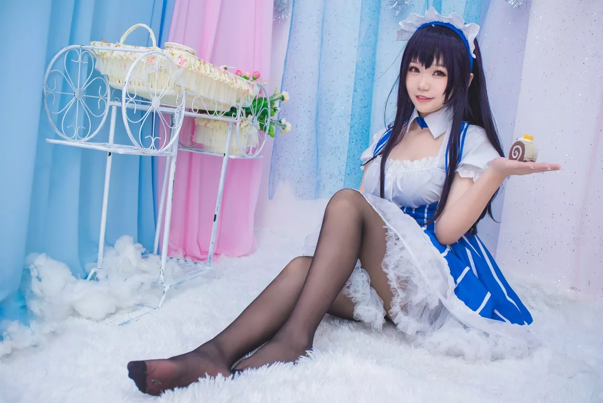 网红Coser白金Saki三个女仆合集主题性感姐妹花女仆装配黑丝秀美腿诱惑写真21P