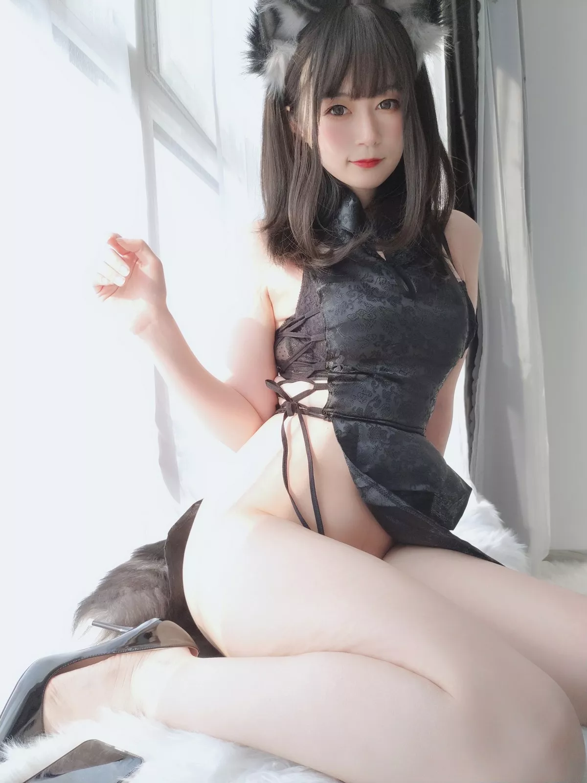 Coser小姐姐白银81小黑狼主题私房性感黑色高开情趣旗袍露翘臀美腿诱惑写真104P