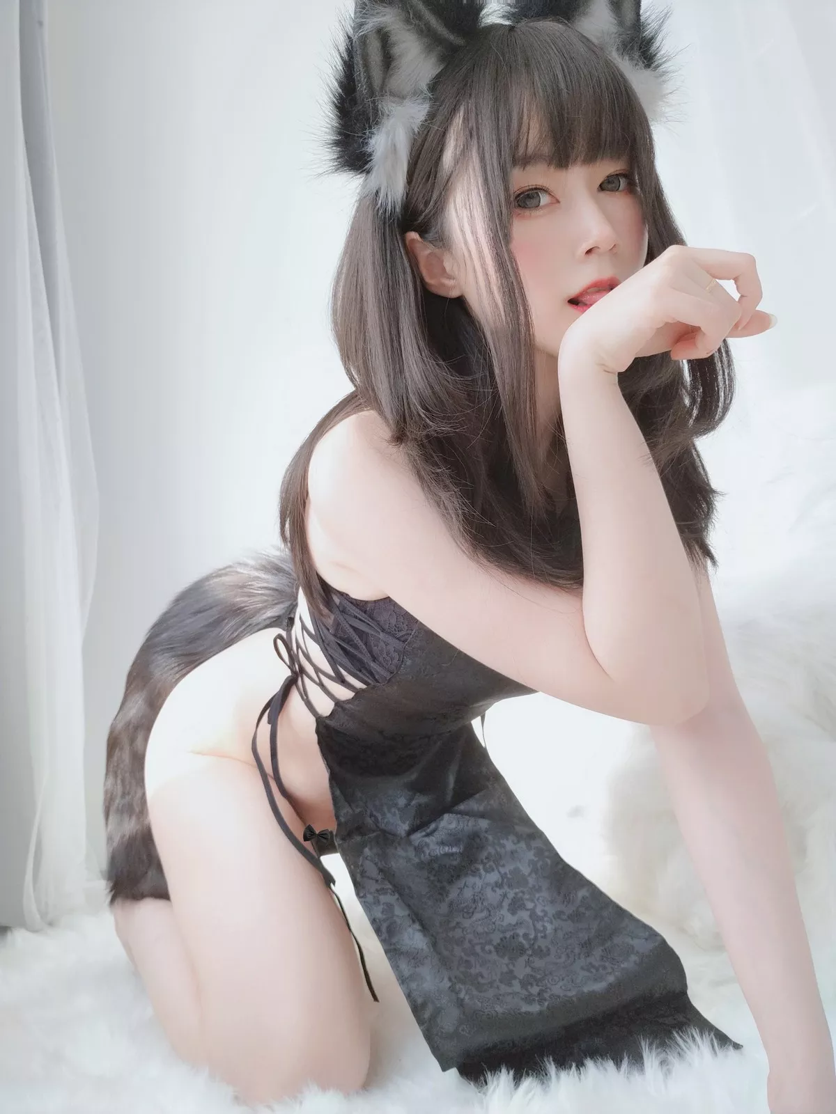 Coser小姐姐白银81小黑狼主题私房性感黑色高开情趣旗袍露翘臀美腿诱惑写真104P