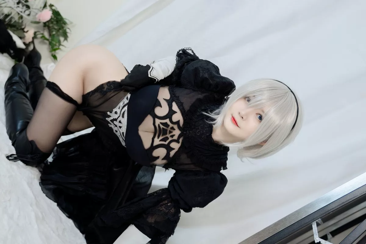 网络美女51酱2B黑婚纱主题性感婚纱配黑色情趣内衣蕾丝袜秀翘臀美腿诱惑写真53P