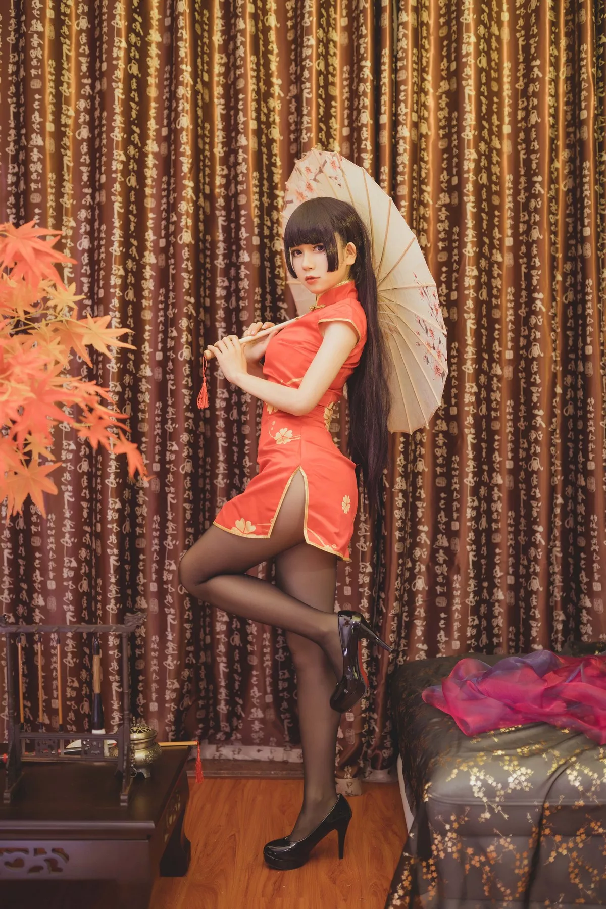网红Coser白金Saki五更琉璃系列户外连身裙配灰丝袜+性感旗袍黑丝裤袜诱惑写真54P
