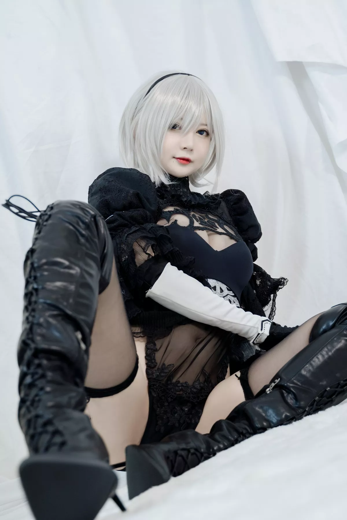 网络美女51酱2B黑婚纱主题性感婚纱配黑色情趣内衣蕾丝袜秀翘臀美腿诱惑写真53P