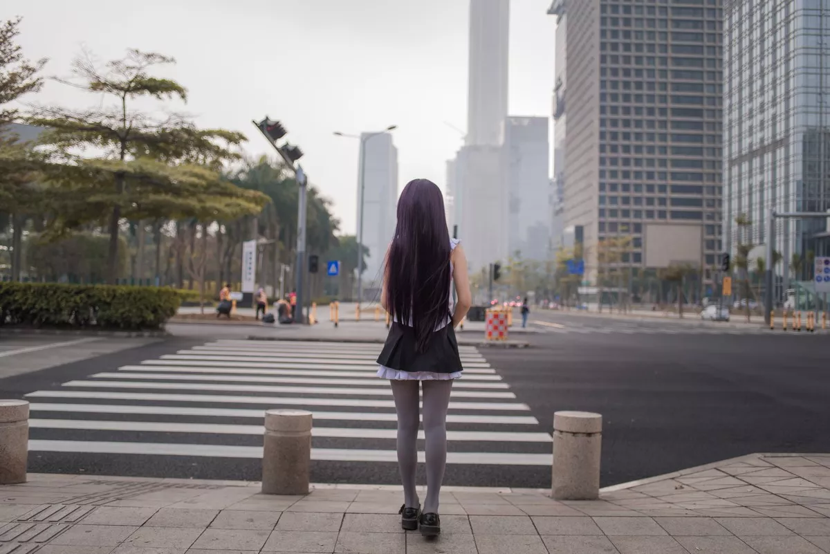 网红Coser白金Saki五更琉璃系列户外连身裙配灰丝袜+性感旗袍黑丝裤袜诱惑写真54P