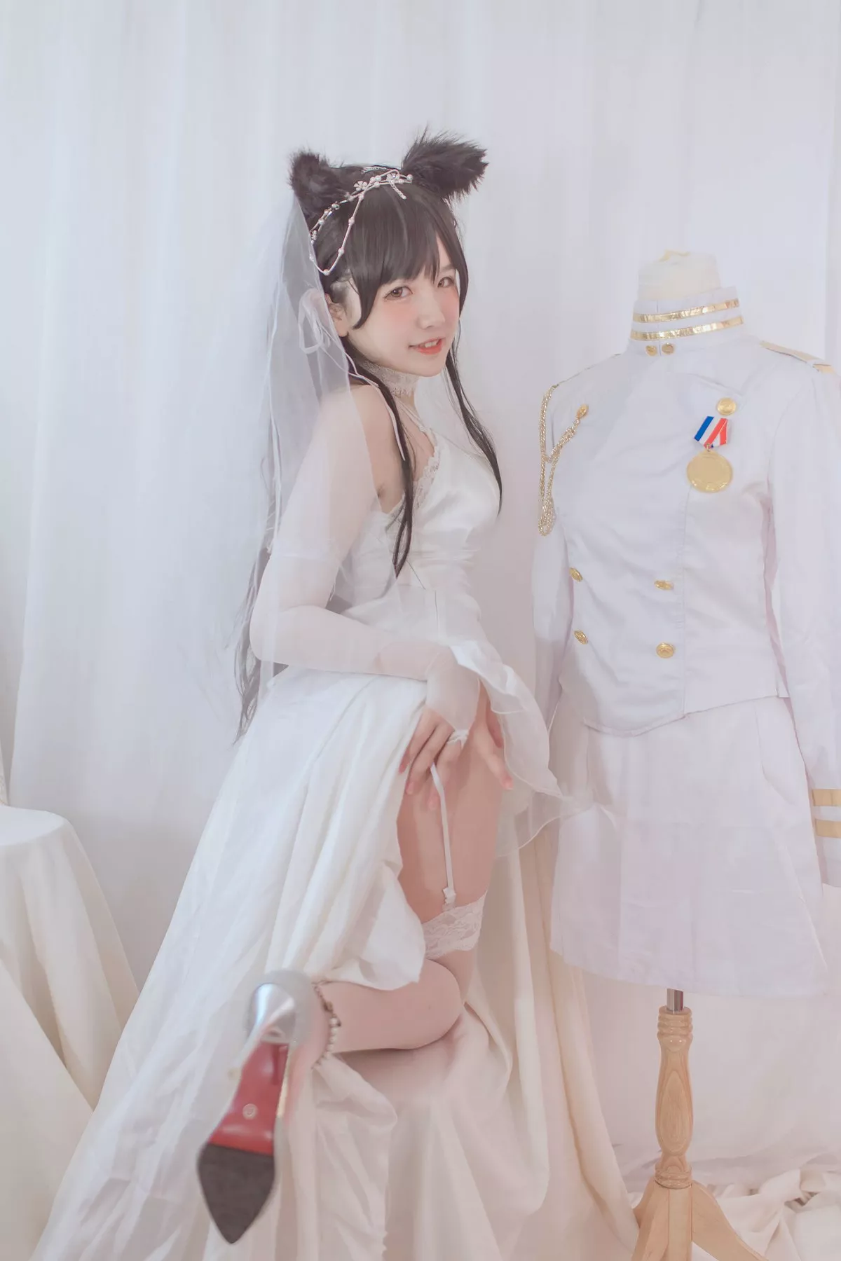 B站主播阿半今天很开心爱宕婚纱主题性感白色婚纱配蕾丝吊袜秀丰满身材诱惑写真36P