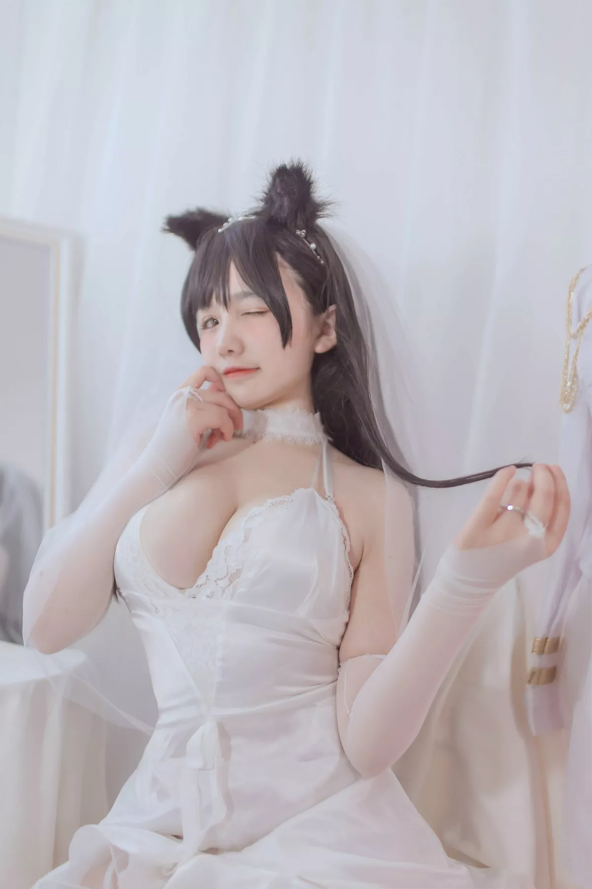 B站主播阿半今天很开心爱宕婚纱主题性感白色婚纱配蕾丝吊袜秀丰满身材诱惑写真36P