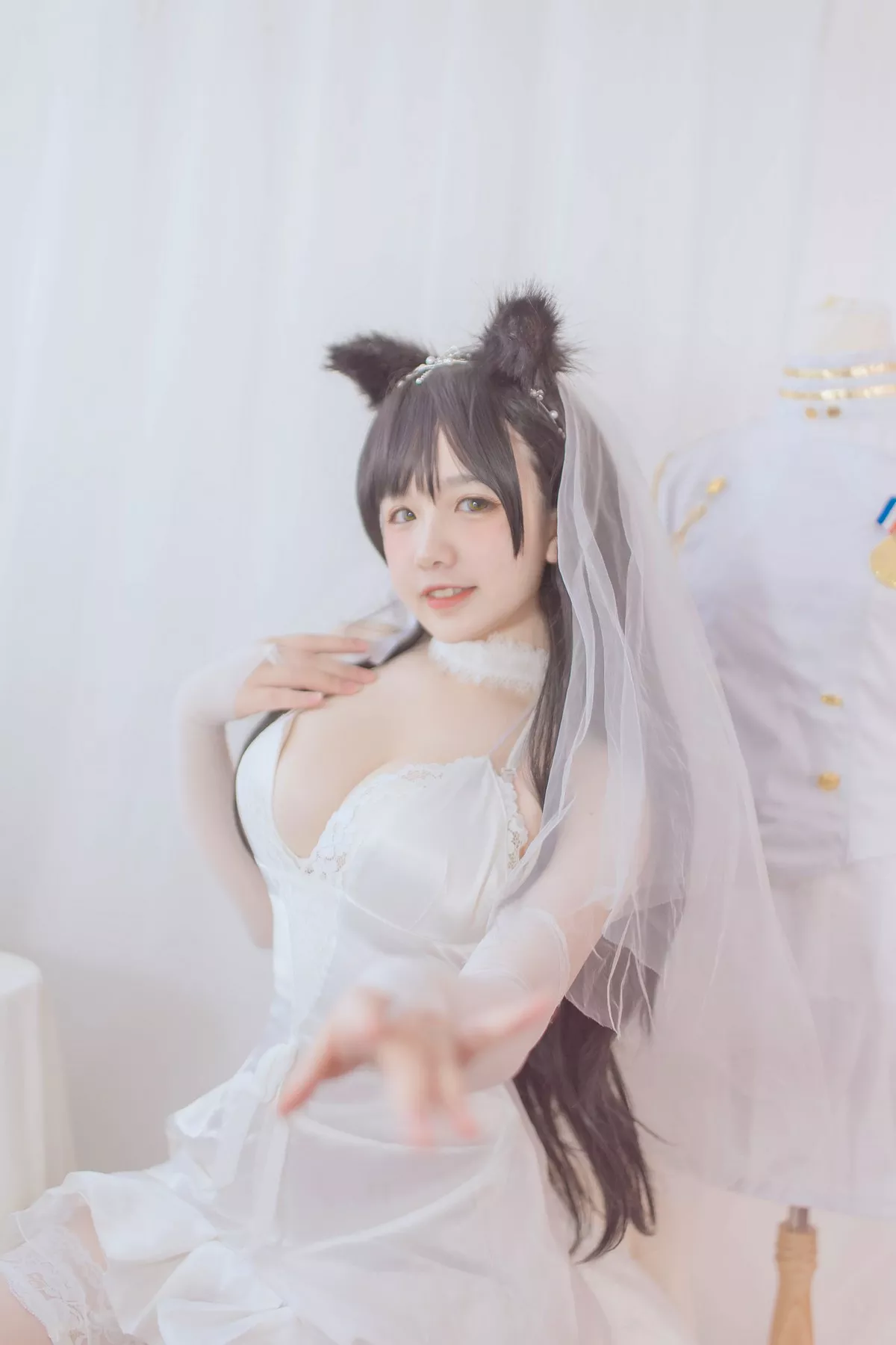 B站主播阿半今天很开心爱宕婚纱主题性感白色婚纱配蕾丝吊袜秀丰满身材诱惑写真36P