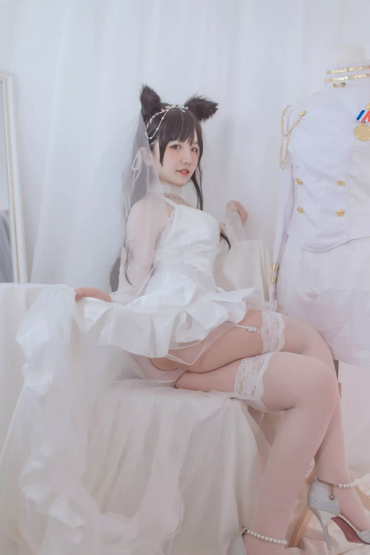 B站主播阿半今天很开心爱宕婚纱主题性感白色婚纱配蕾丝吊袜秀丰满身材诱惑写真36P