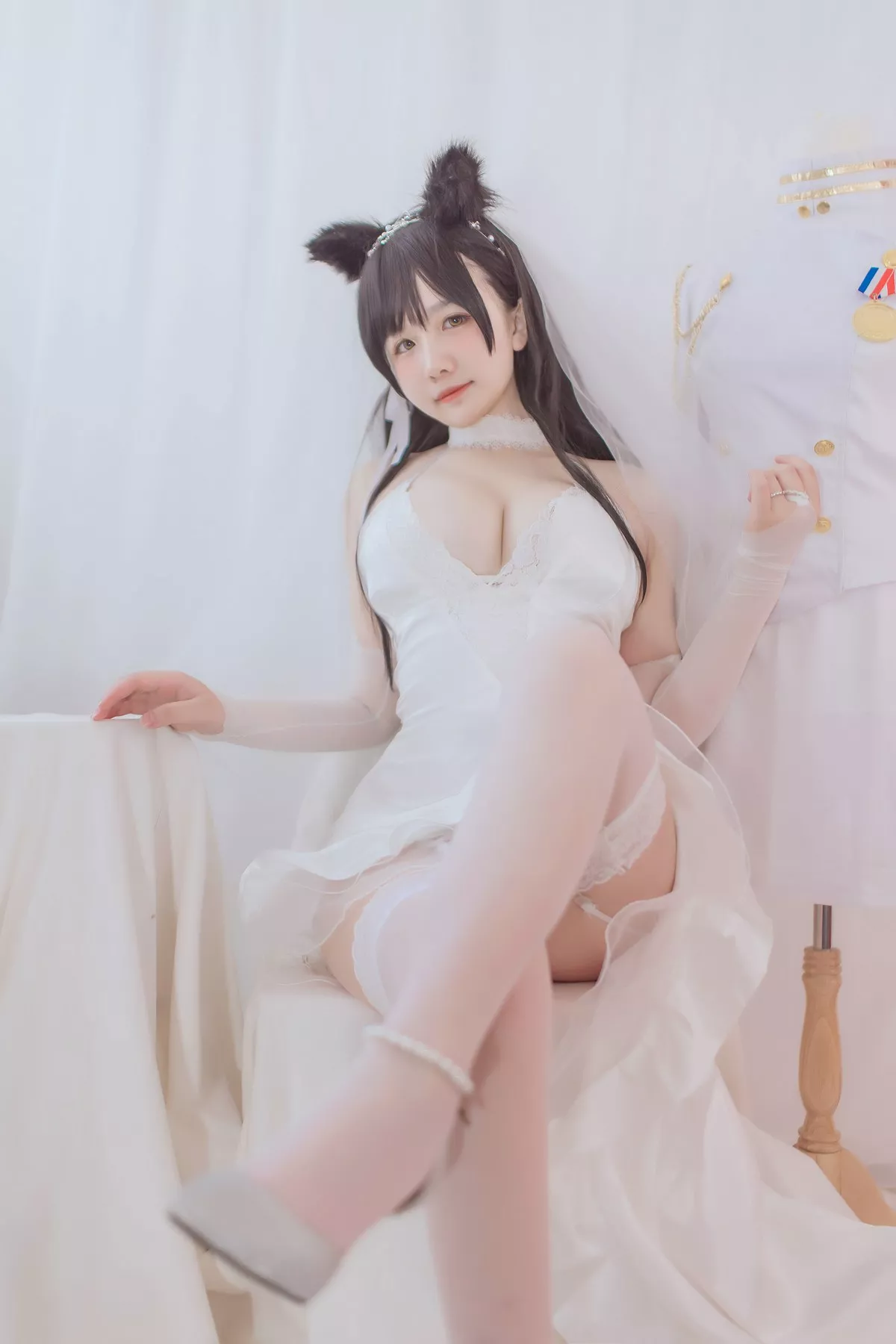 B站主播阿半今天很开心爱宕婚纱主题性感白色婚纱配蕾丝吊袜秀丰满身材诱惑写真36P