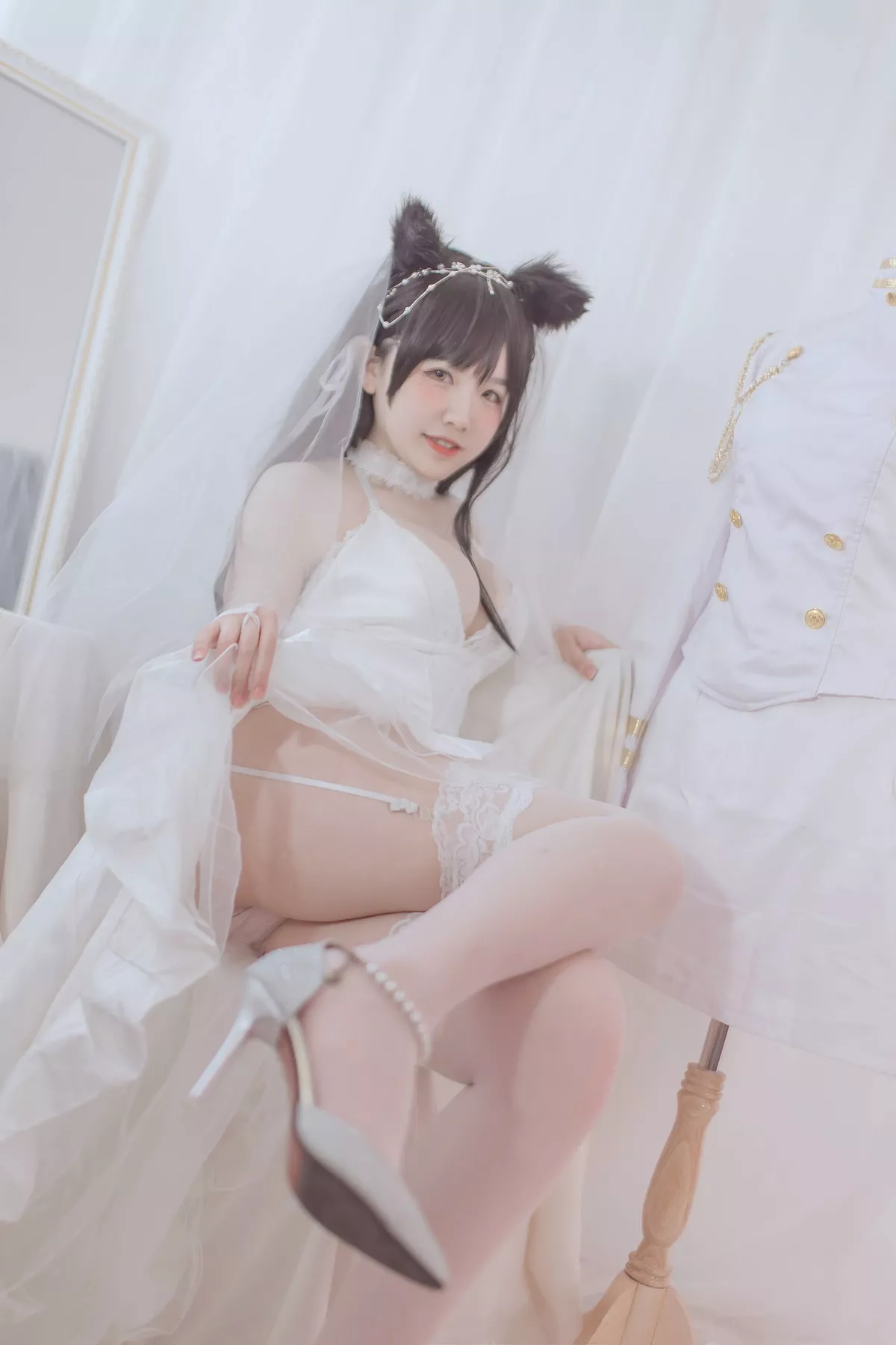 B站主播阿半今天很开心爱宕婚纱主题性感白色婚纱配蕾丝吊袜秀丰满身材诱惑写真36P