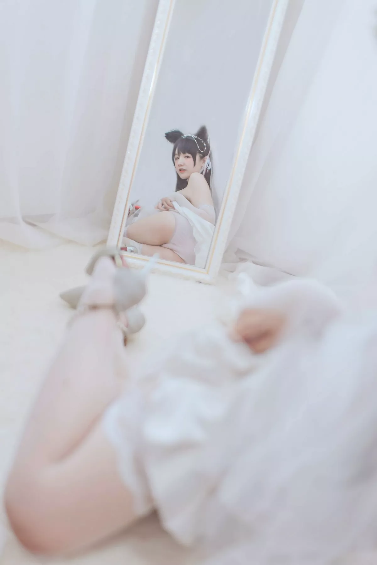 B站主播阿半今天很开心爱宕婚纱主题性感白色婚纱配蕾丝吊袜秀丰满身材诱惑写真36P