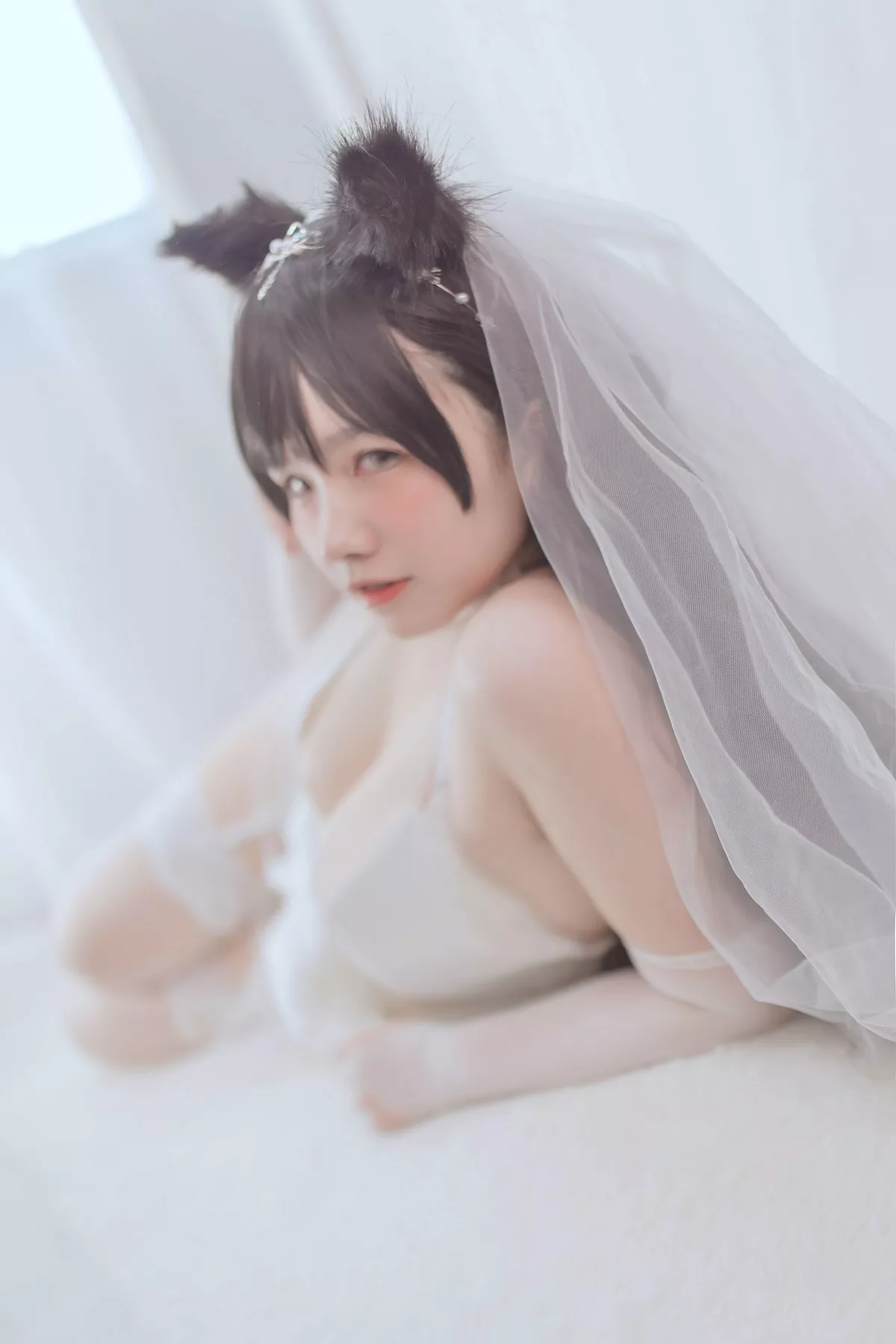 B站主播阿半今天很开心爱宕婚纱主题性感白色婚纱配蕾丝吊袜秀丰满身材诱惑写真36P
