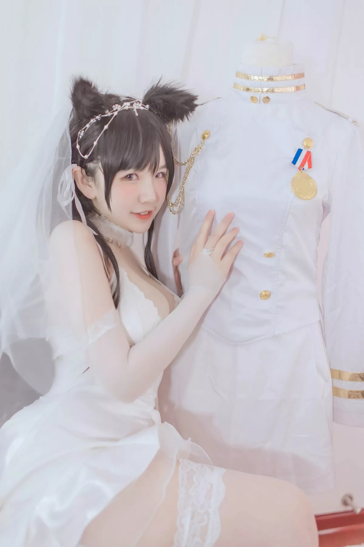 B站主播阿半今天很开心爱宕婚纱主题性感白色婚纱配蕾丝吊袜秀丰满身材诱惑写真36P