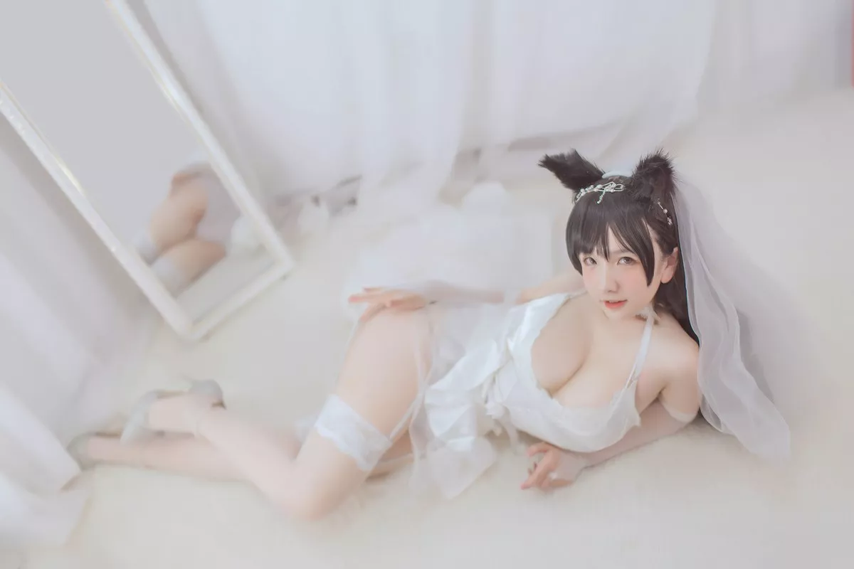 B站主播阿半今天很开心爱宕婚纱主题性感白色婚纱配蕾丝吊袜秀丰满身材诱惑写真36P