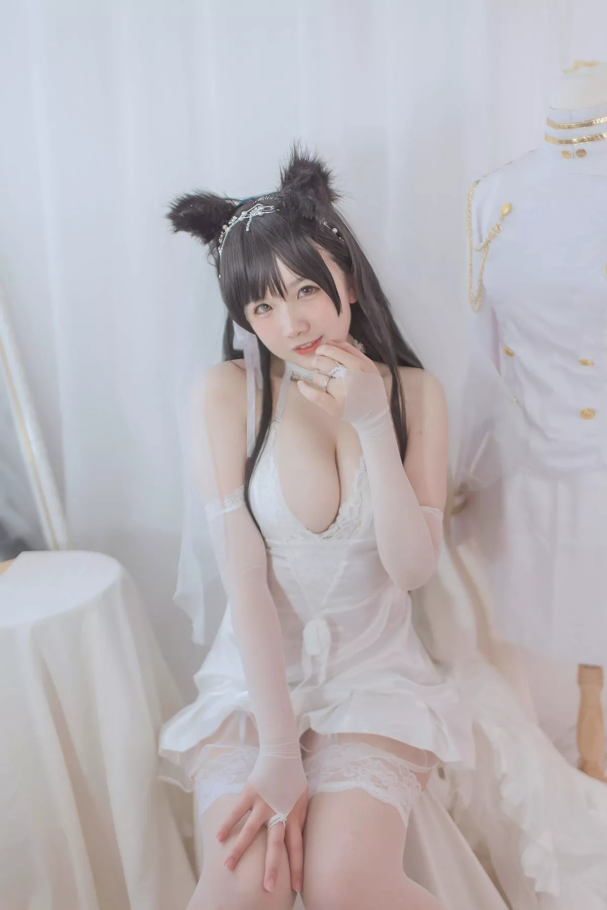 B站主播阿半今天很开心爱宕婚纱主题性感白色婚纱配蕾丝吊袜秀丰满身材诱惑写真36P
