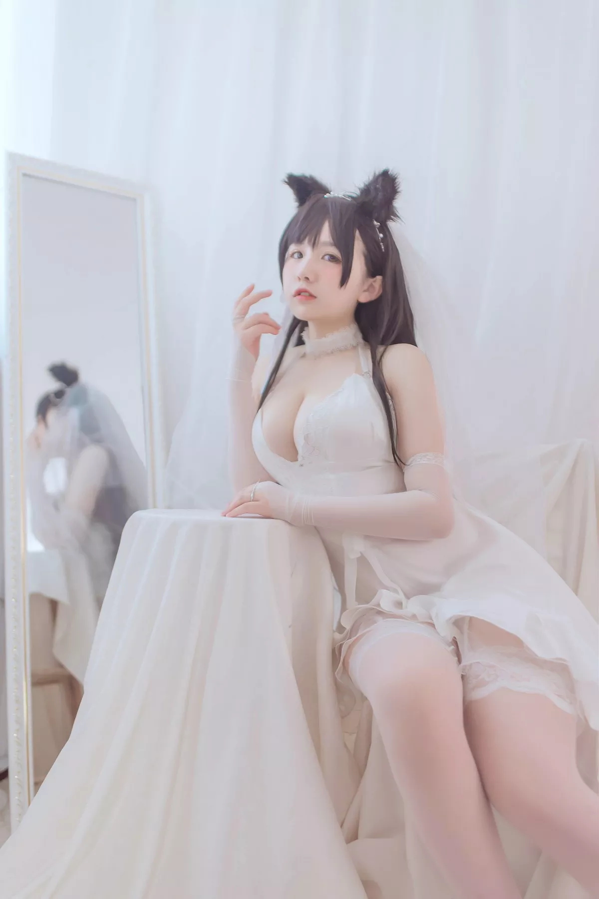 B站主播阿半今天很开心爱宕婚纱主题性感白色婚纱配蕾丝吊袜秀丰满身材诱惑写真36P