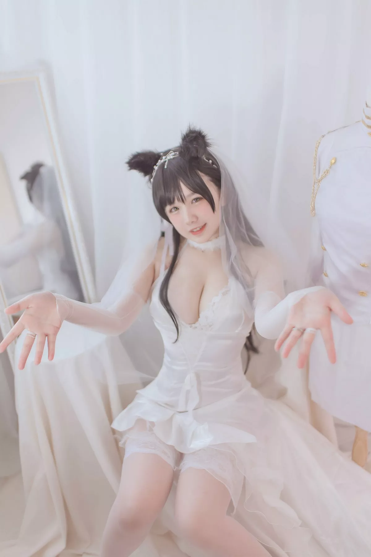 B站主播阿半今天很开心爱宕婚纱主题性感白色婚纱配蕾丝吊袜秀丰满身材诱惑写真36P