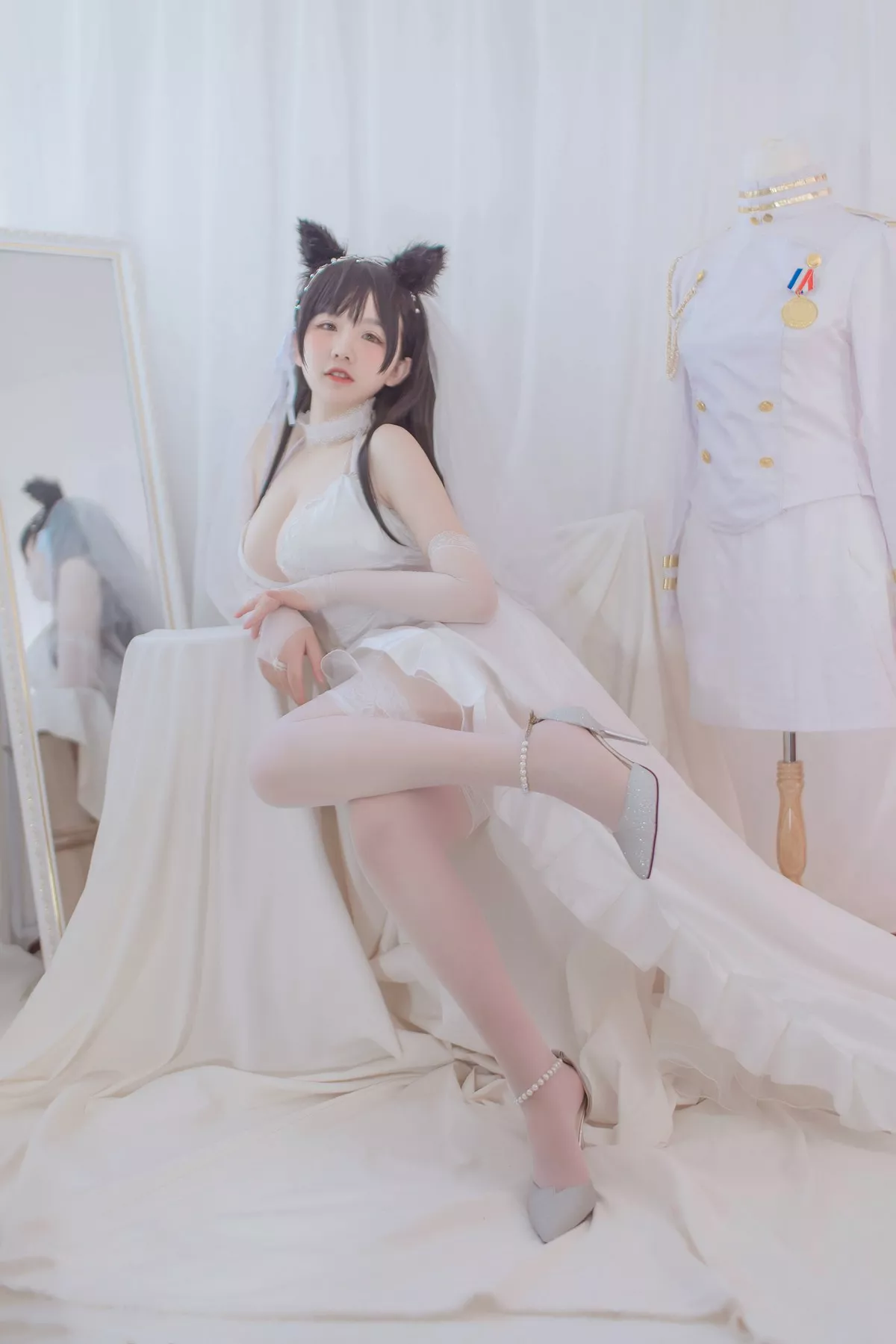B站主播阿半今天很开心爱宕婚纱主题性感白色婚纱配蕾丝吊袜秀丰满身材诱惑写真36P