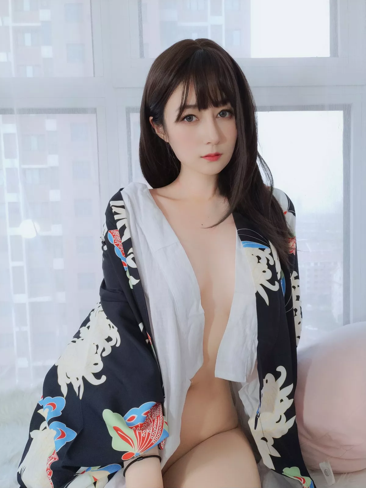 Coser小姐姐白银和服下的秘密主题私房性感和服半撩露情趣内裤撩人诱惑写真64P