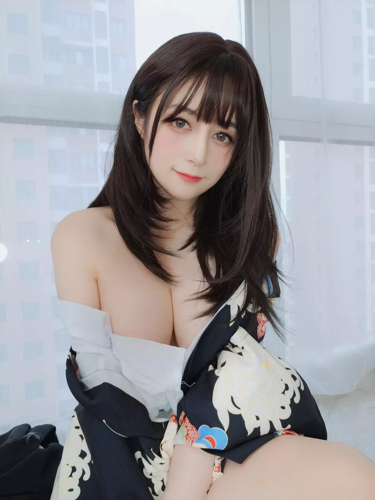 Coser小姐姐白银和服下的秘密主题私房性感和服半撩露情趣内裤撩人诱惑写真64P