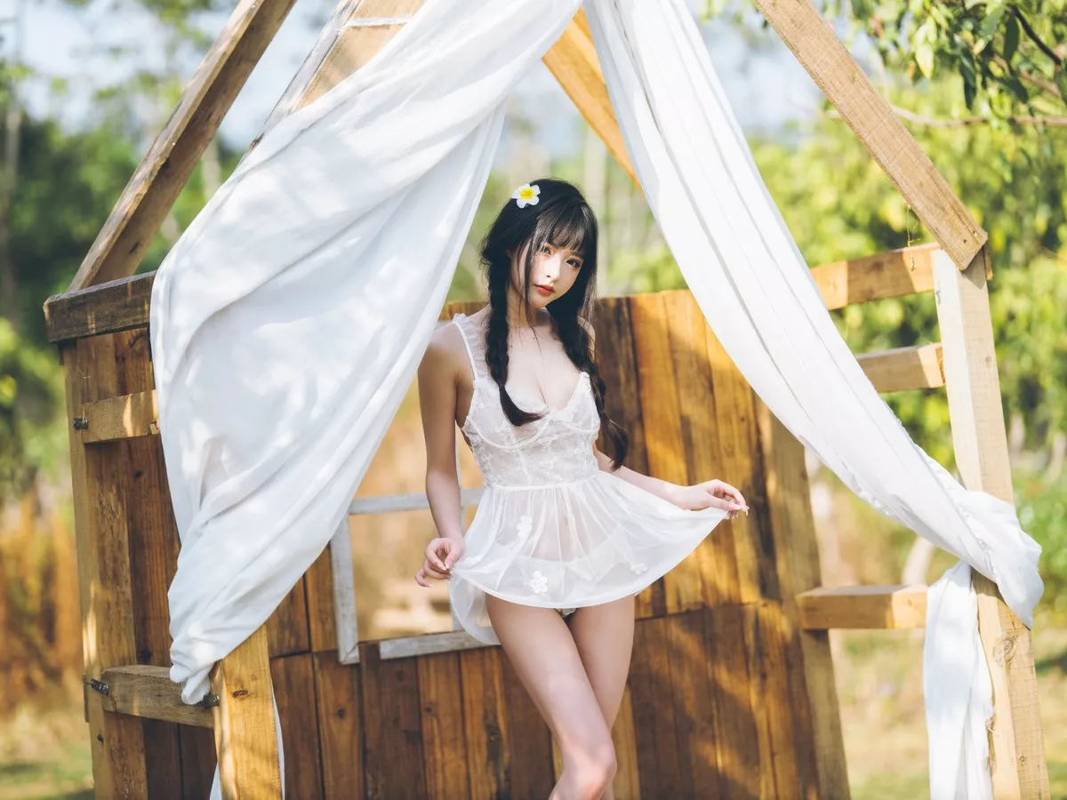 性感尤物清水由乃田园蕾丝裙主题户外性感白色薄纱裙透视秀完美身材诱惑写真66P