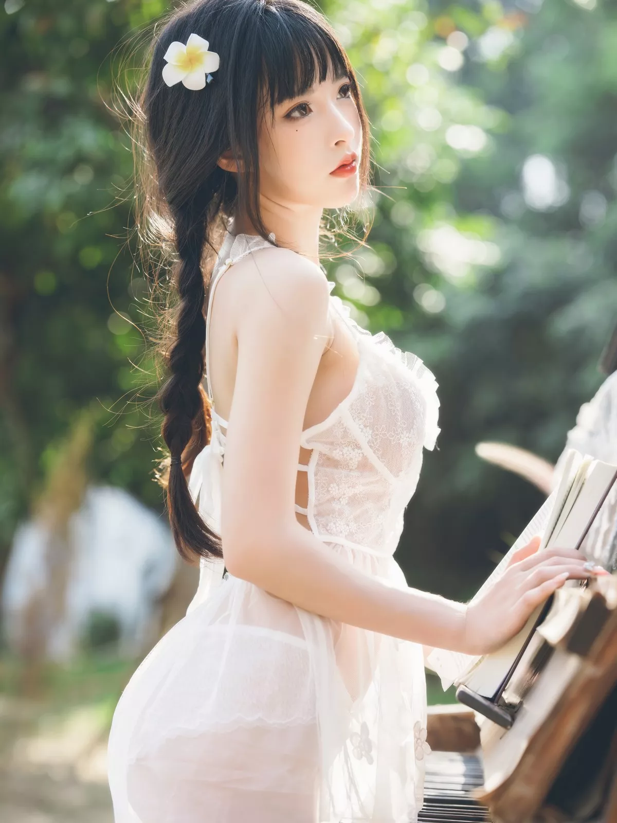 性感尤物清水由乃田园蕾丝裙主题户外性感白色薄纱裙透视秀完美身材诱惑写真66P