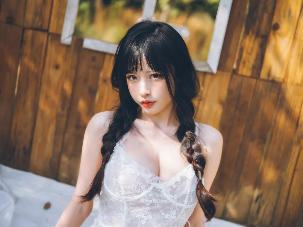 性感尤物清水由乃田园蕾丝裙主题户外性感白色薄纱裙透视秀完美身材诱惑写真66P
