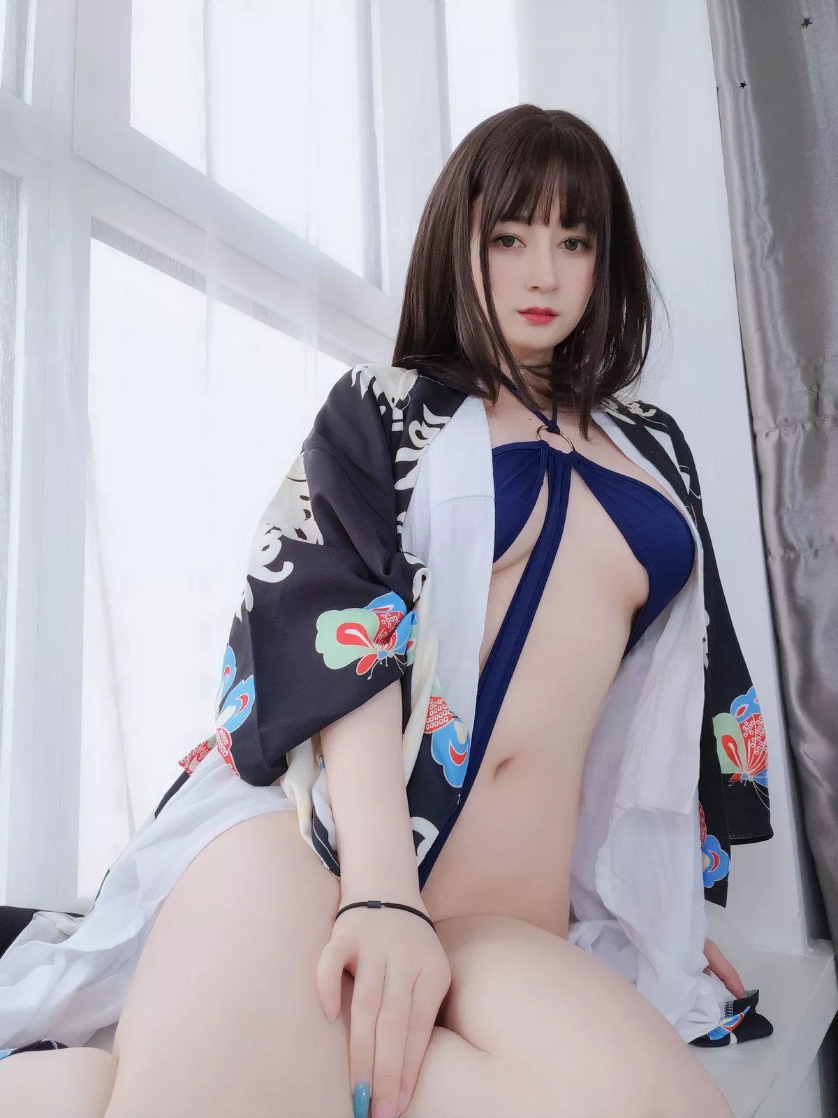 Coser小姐姐白银和服下的秘密主题私房性感和服半撩露情趣内裤撩人诱惑写真64P