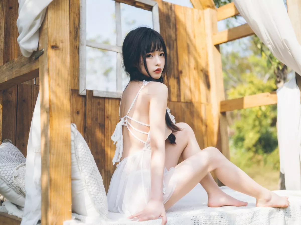性感尤物清水由乃田园蕾丝裙主题户外性感白色薄纱裙透视秀完美身材诱惑写真66P