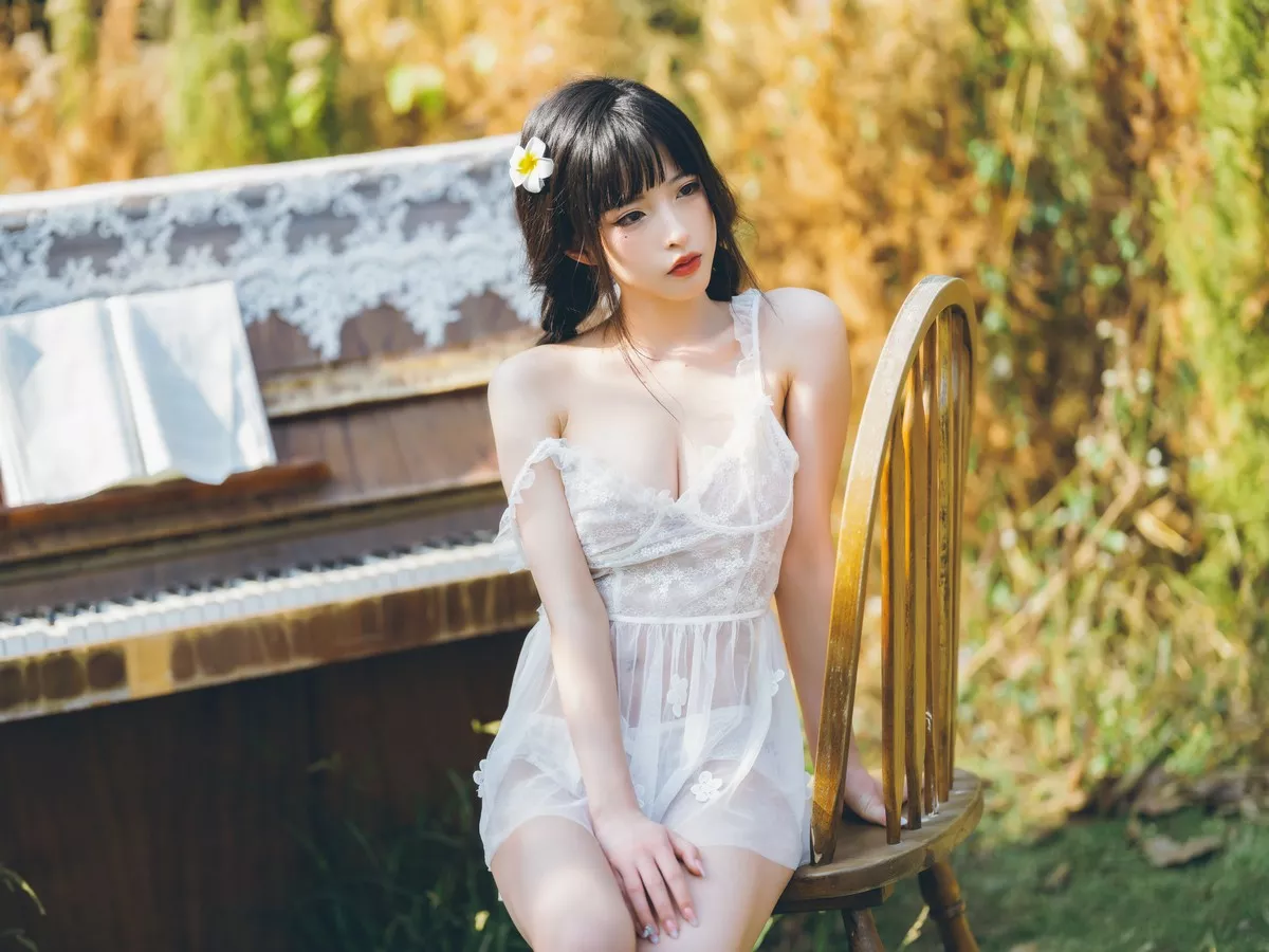 性感尤物清水由乃田园蕾丝裙主题户外性感白色薄纱裙透视秀完美身材诱惑写真66P