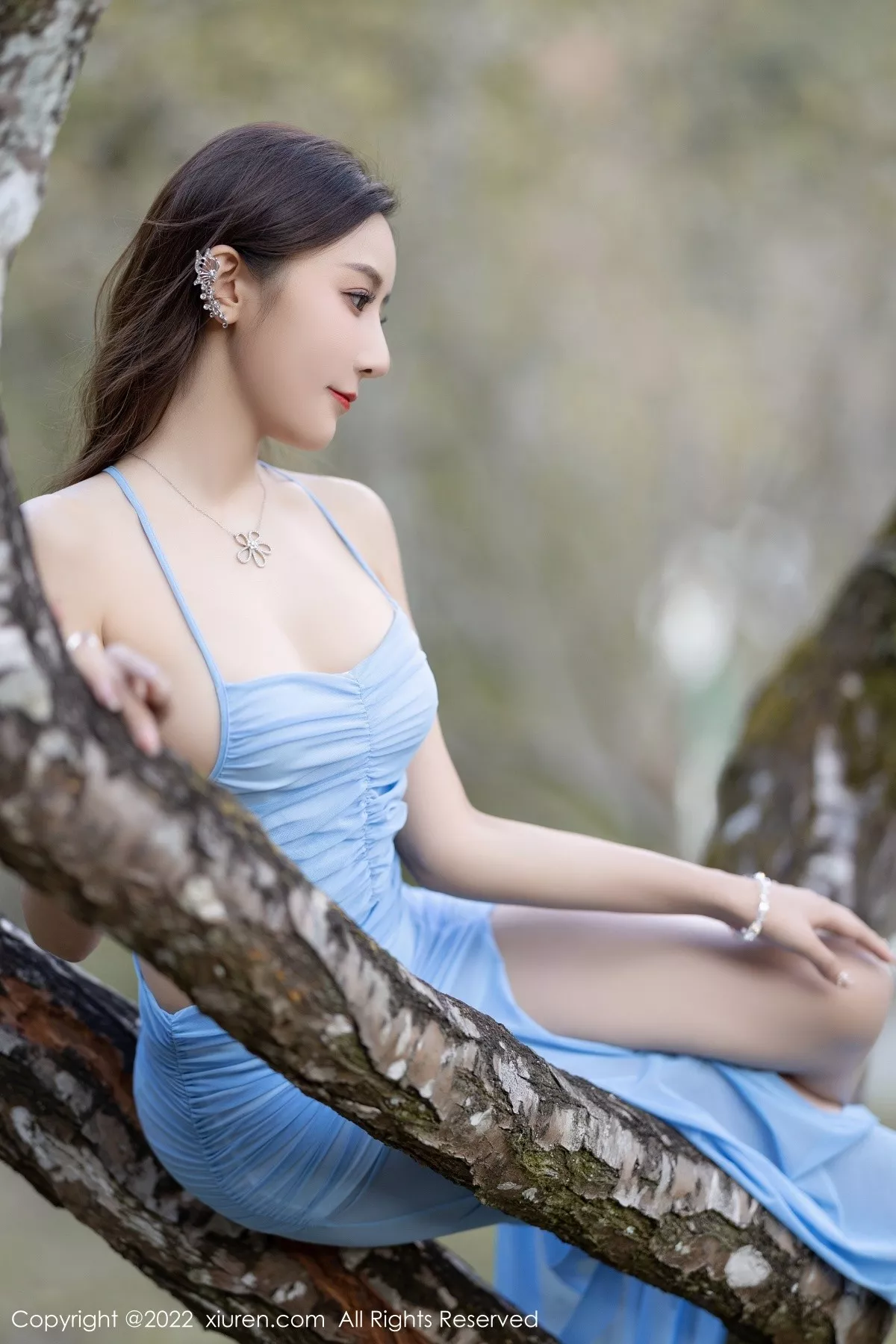 XiuRen第4581期_女神王馨瑶yanni户外性感蓝色长裙+浴室轻透服饰完美诱惑写真81P