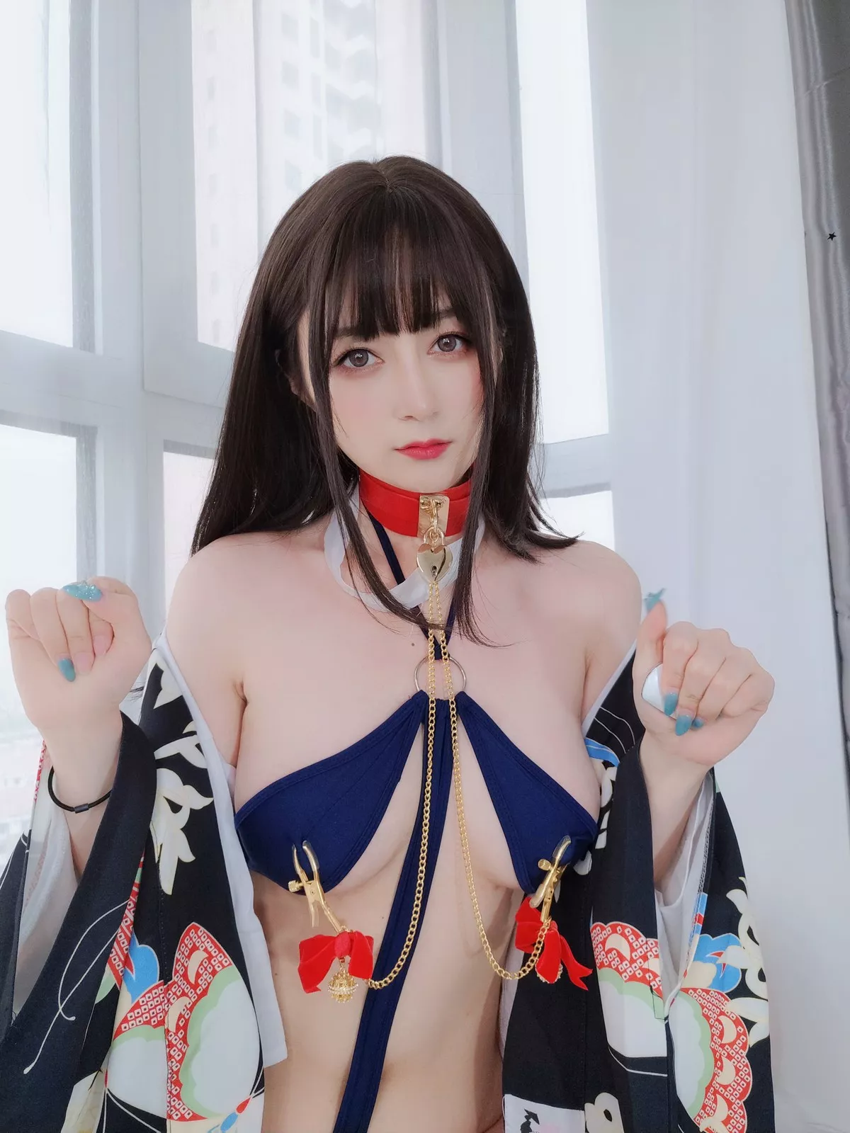 Coser小姐姐白银和服下的秘密主题私房性感和服半撩露情趣内裤撩人诱惑写真64P