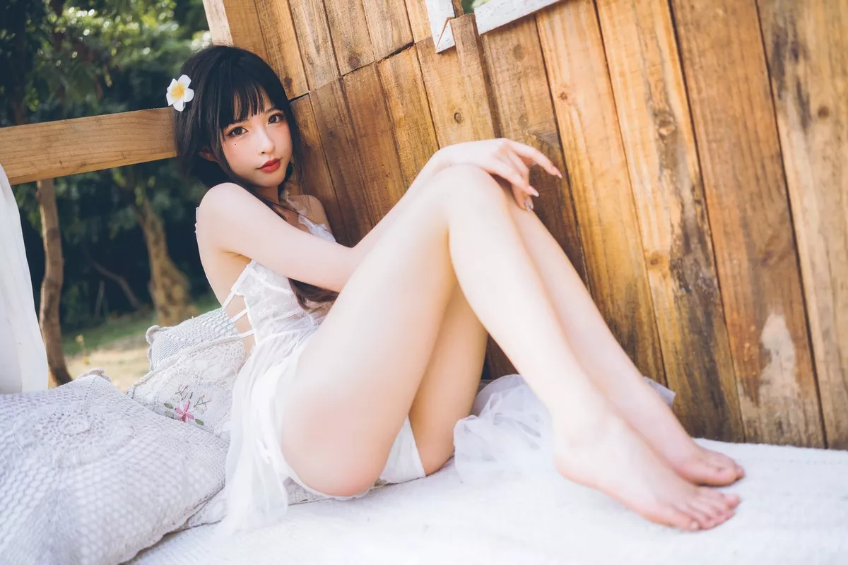 性感尤物清水由乃田园蕾丝裙主题户外性感白色薄纱裙透视秀完美身材诱惑写真66P