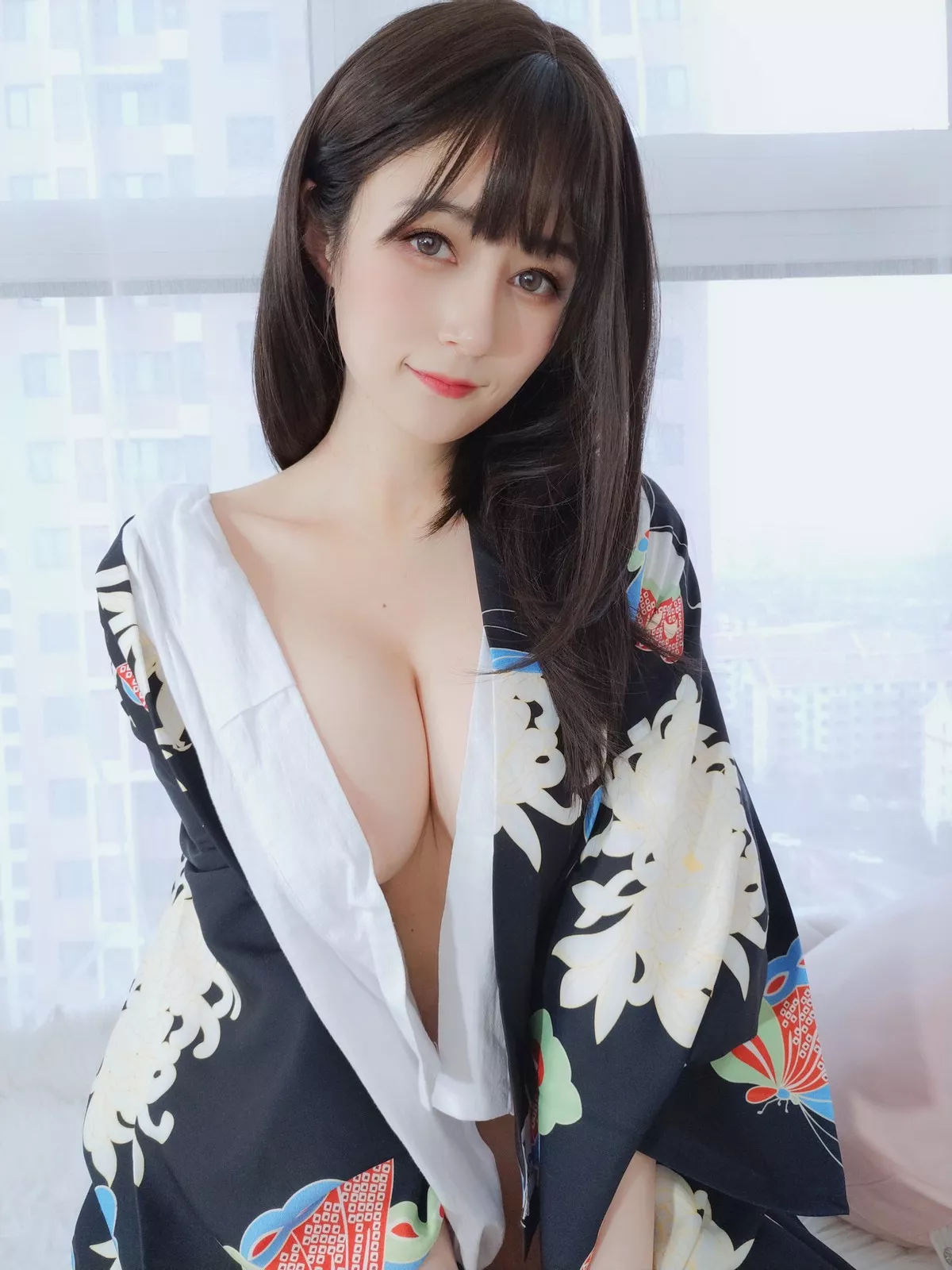 Coser小姐姐白银和服下的秘密主题私房性感和服半撩露情趣内裤撩人诱惑写真64P