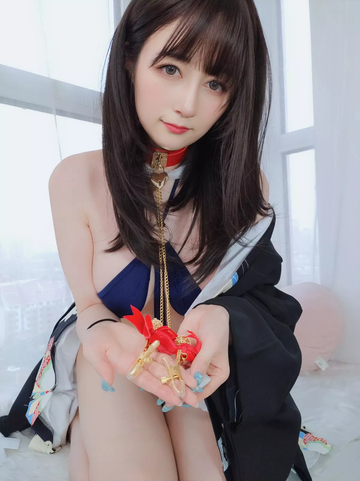 Coser小姐姐白银和服下的秘密主题私房性感和服半撩露情趣内裤撩人诱惑写真64P