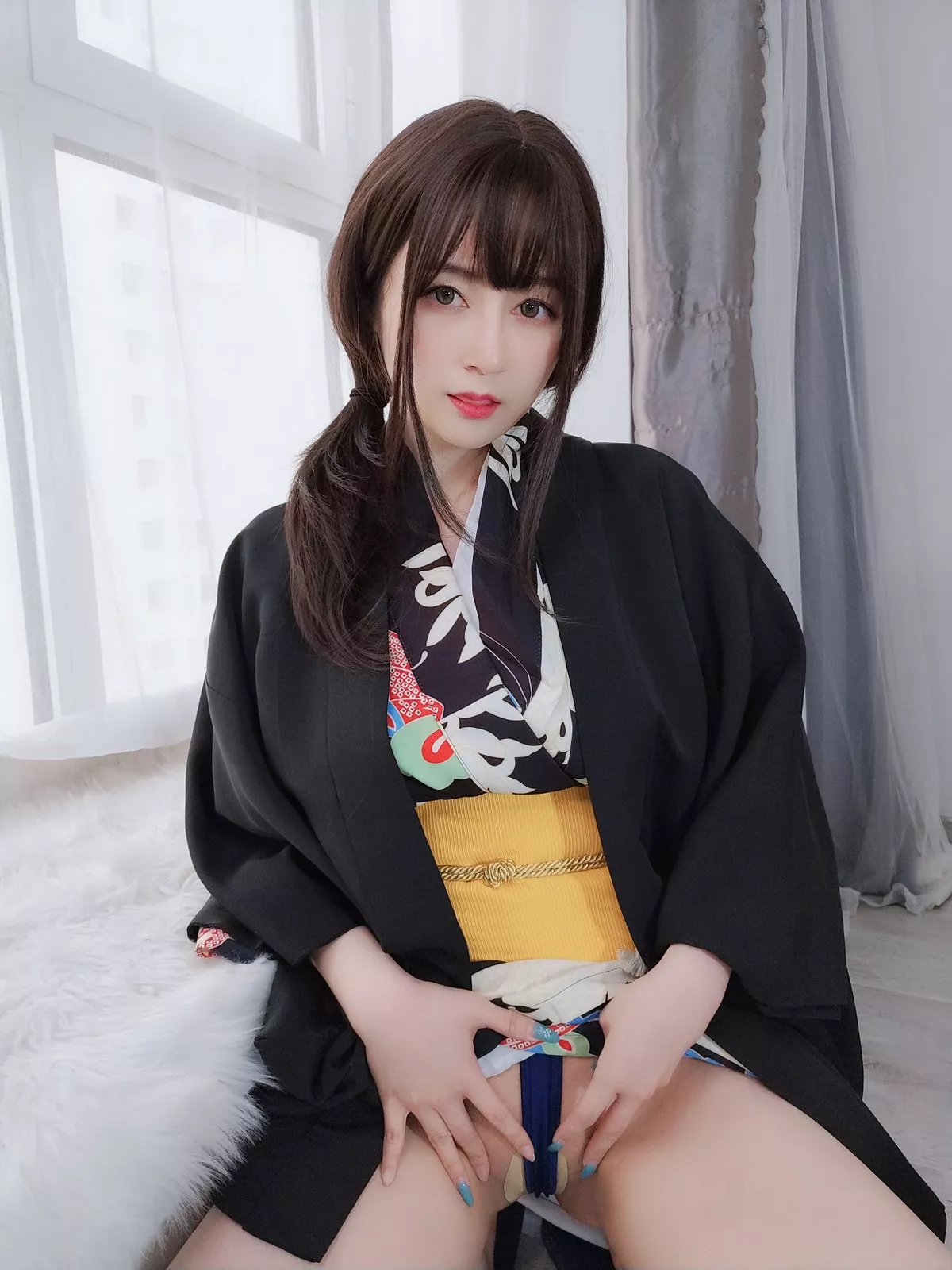 Coser小姐姐白银和服下的秘密主题私房性感和服半撩露情趣内裤撩人诱惑写真64P