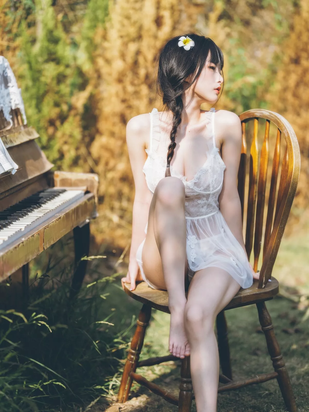 性感尤物清水由乃田园蕾丝裙主题户外性感白色薄纱裙透视秀完美身材诱惑写真66P