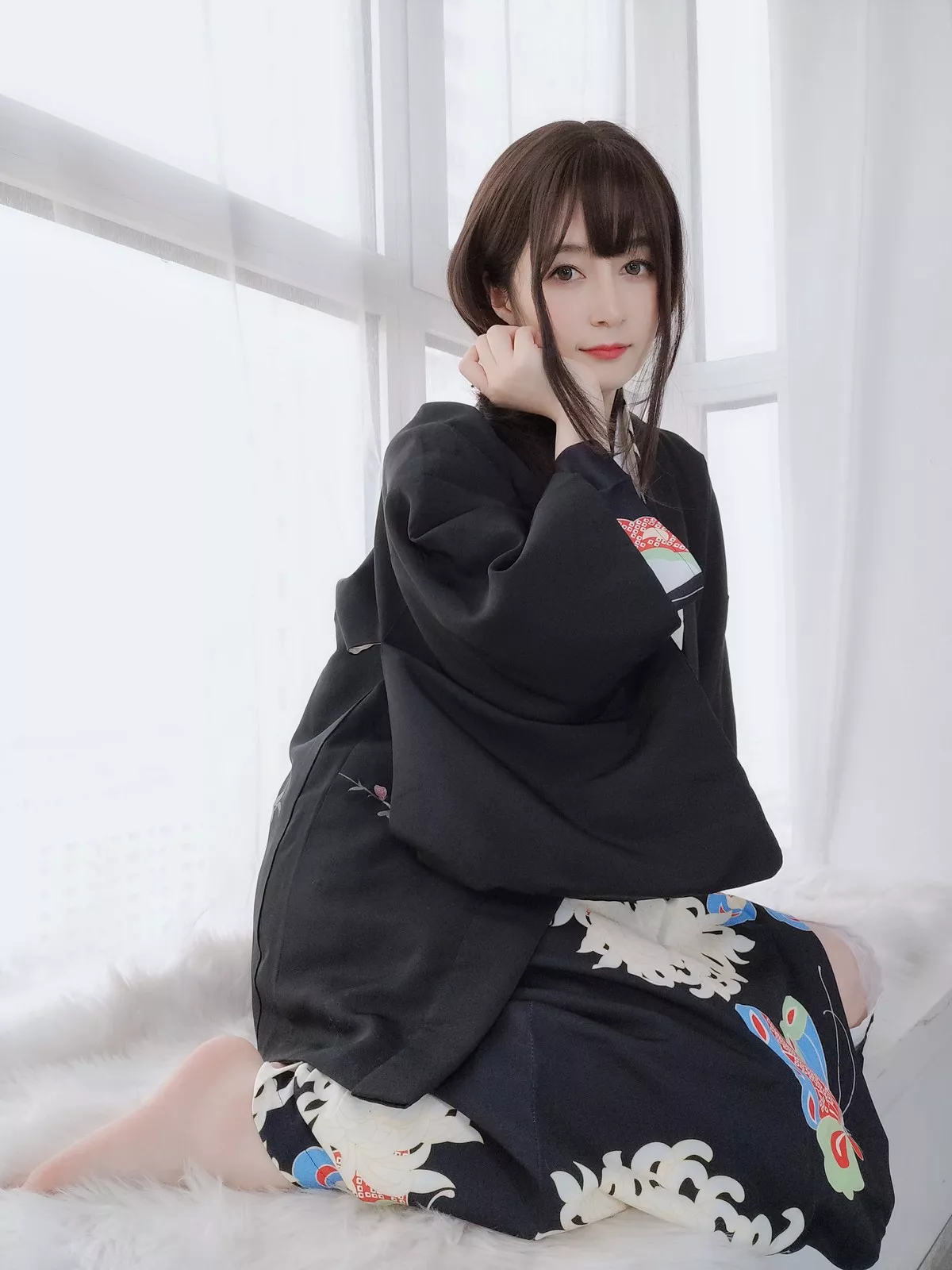 Coser小姐姐白银和服下的秘密主题私房性感和服半撩露情趣内裤撩人诱惑写真64P