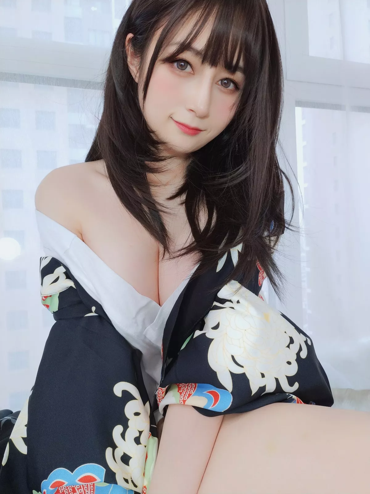 Coser小姐姐白银和服下的秘密主题私房性感和服半撩露情趣内裤撩人诱惑写真64P