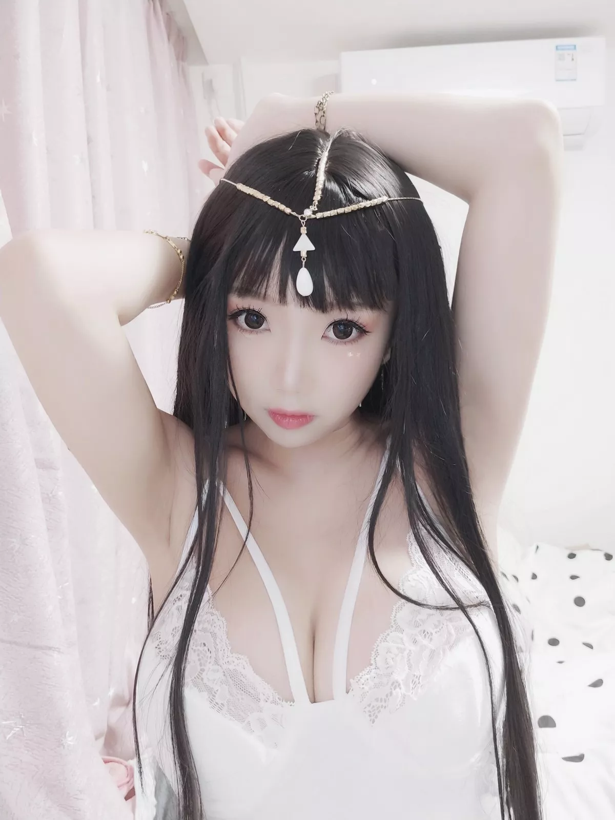 白嫩美少女鬼畜瑶在不在白色埃及瑶主题私房性感白色蕾丝吊带配蕾丝袜诱惑写真45P