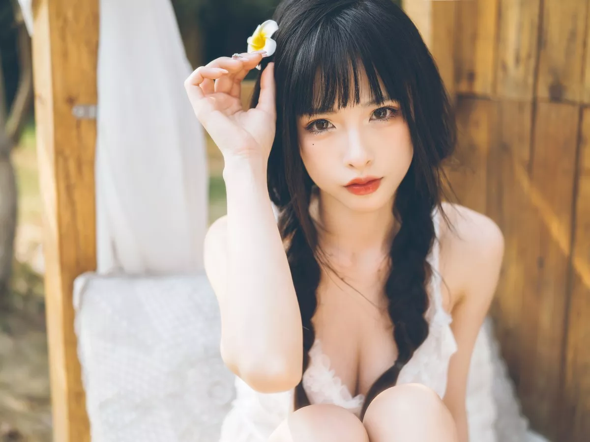 性感尤物清水由乃田园蕾丝裙主题户外性感白色薄纱裙透视秀完美身材诱惑写真66P