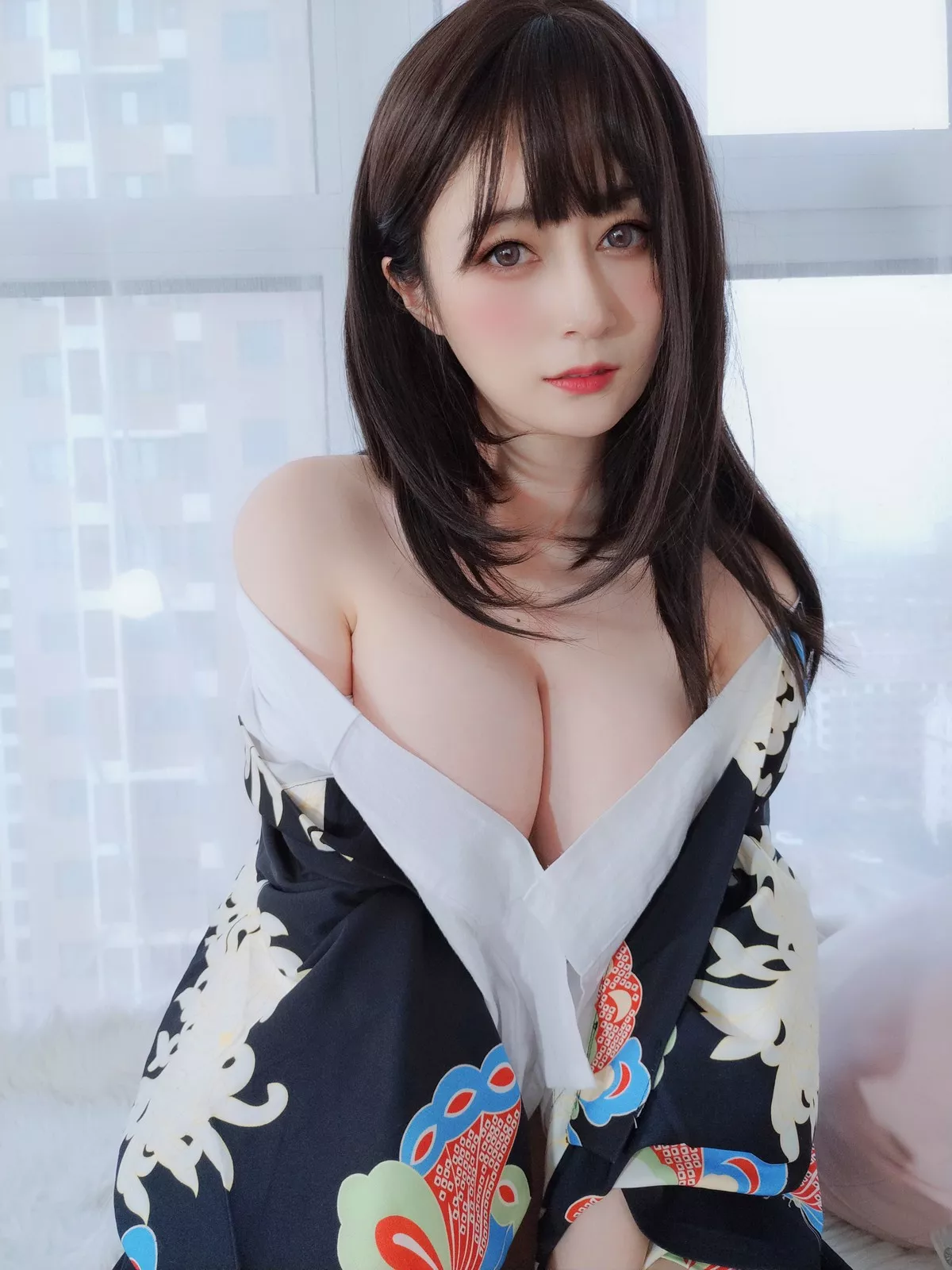 Coser小姐姐白银和服下的秘密主题私房性感和服半撩露情趣内裤撩人诱惑写真64P